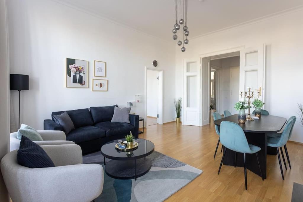 Franz 24 - Typical Viennese Apartment In The Heart Of Vienna Exterior photo